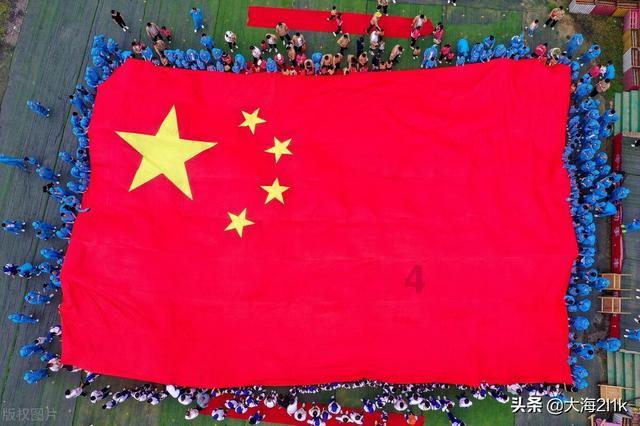 聋哑老人以为钱包被偷向民警求助,结果钱包就在老人内侧口袋里