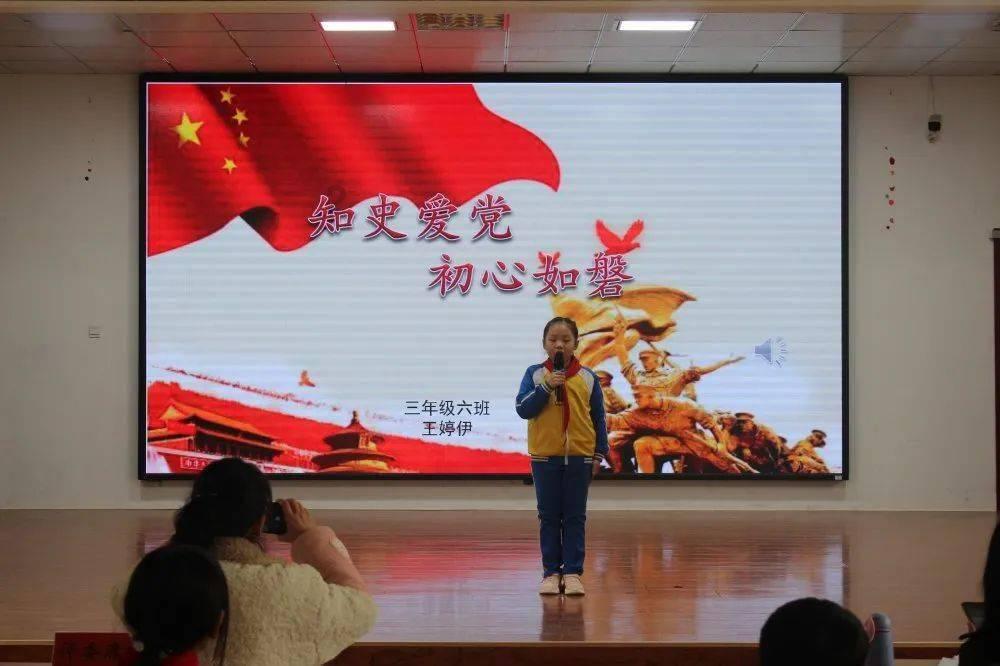 一对的鹦鹉雏鸟是养在一起还是分开养？游戏画面