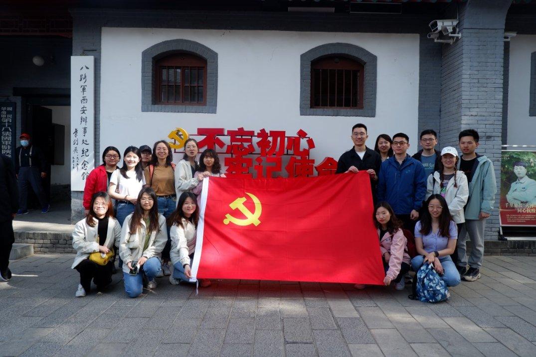 句号：放弃赵本山橄榄枝，为何转身另投他人？看看师傅是谁就懂了