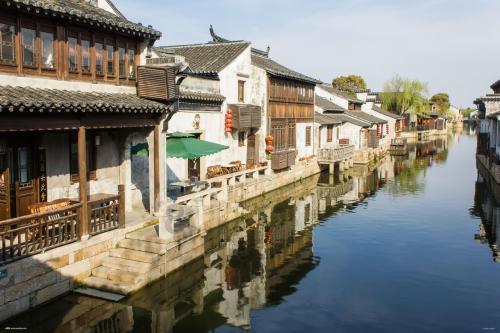 一个忙着走上坡路的人哪有时间去东张西望什么意思？游戏画面