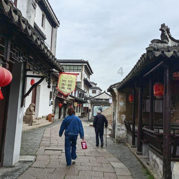 三国时曹操为何从赤壁进攻孙权而不直取建康